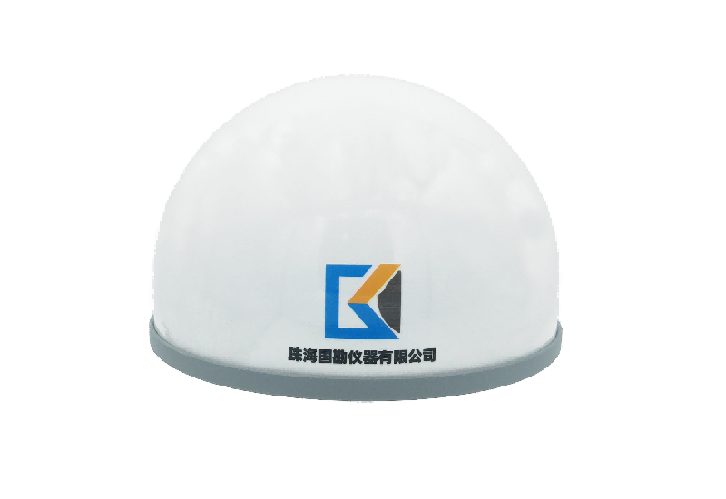 針對地表位移監測領域研發的高精度GNSS接收機，支持北斗全頻點信號接收，可以提供穩定的高質量原始觀測量輸出以及毫米級高精度定位服務，該產品采用一體式模具封裝，將天線與主機融為一體，便于安裝調試，簡化安裝工藝，減少了天線罩、設備箱的使用。